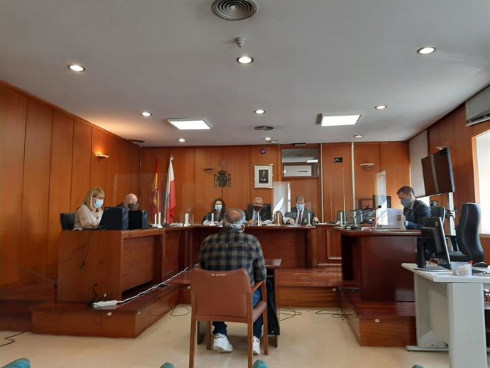 Juicio al acusado de abusar de la nieta de su entonces pareja, en la Audiencia Provincial de Cantabria