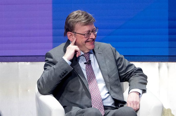El presidente de la Generalitat Valenciana, Ximo Puig, participa en la mesa redonda La Comunidad Valenciana, un nuevo modelo de desarrollo, en la segunda edición del foro económico español Wake Up, Spain!, Aprendizaje, crecimiento y sostenibilidad en