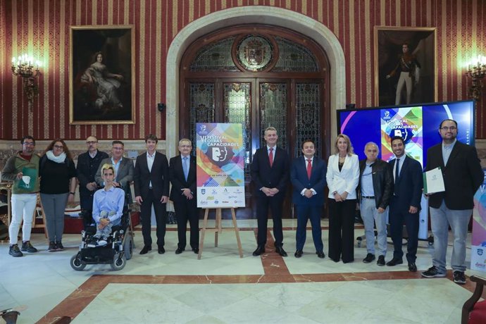 Presentación en el Ayuntamiento de la sexta edición del Festival Otras Capacidades, que se celebrará en el Palacio de Deportes de San Pablo.