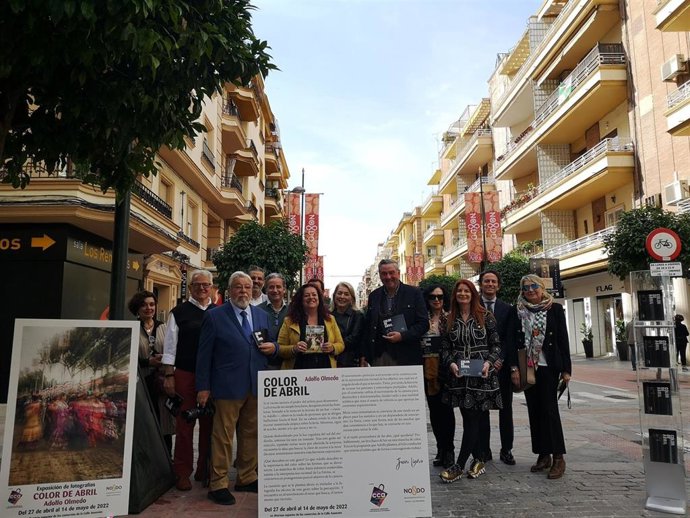 La exposición 'Color de Abril' podrá verse entre el 27 de abril y el 14 de mayo en el Tejar del Mellizo y en comercios de las calles Asunción, Virgen de Luján y República Argentina.
