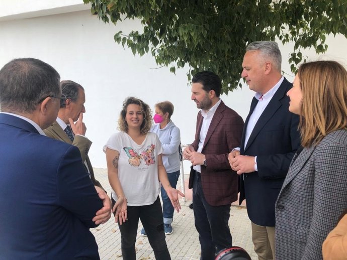El secretario de Organización del PSOE de Andalucía, Noel López, junto al secretario general del PSOE de Cádiz.
