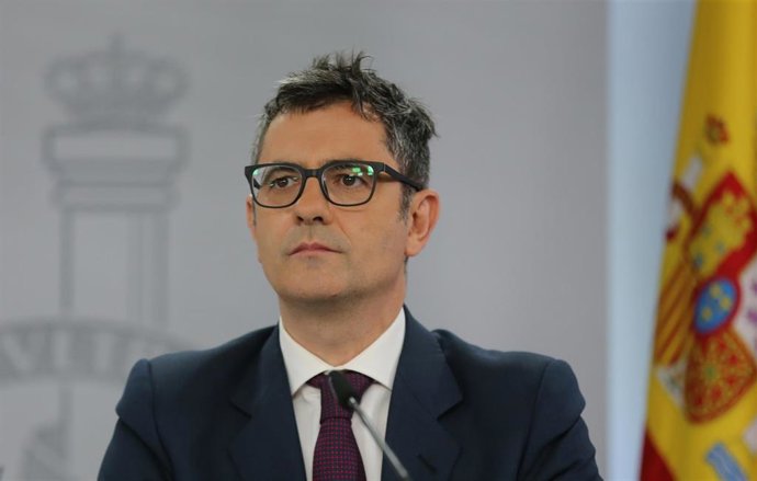 El ministro de la Presidencia, Félix Bolaños, ofrece una rueda de prensa posterior al Consejo de Ministros, en el Complejo de la Moncloa, a 26 de abril de 2022, en Madrid (España). 