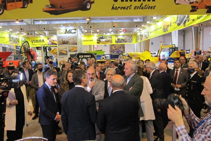 Las autoridades visitan FIMA 2022, en el día de su inauguración, en Feria Zaragoza.