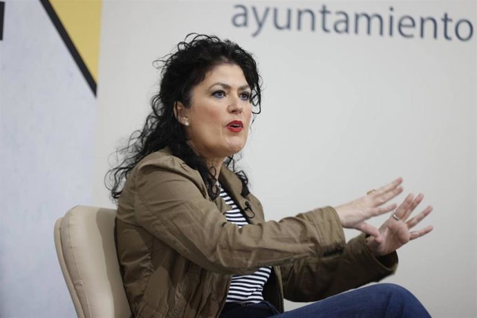 Eva Díaz Pérez, en la presentación de su novela 'El sueño del gramático' en el ciclo La Estación de las Letras.