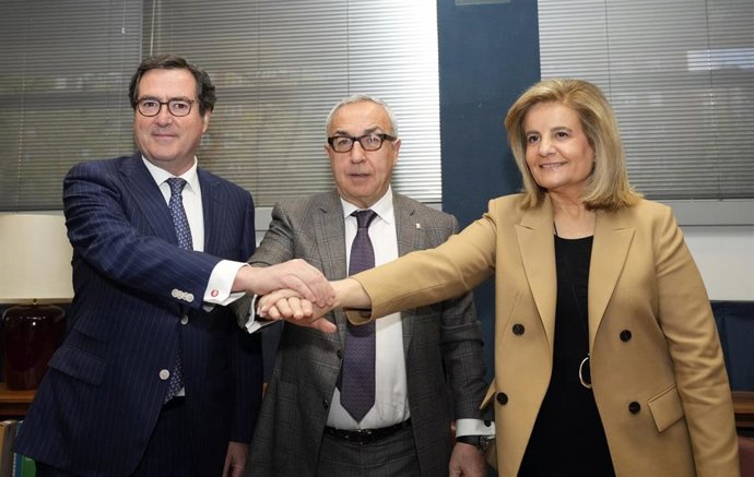 El COE, la CEOE y la Fundación CEOE firman un convenio de colaboración.