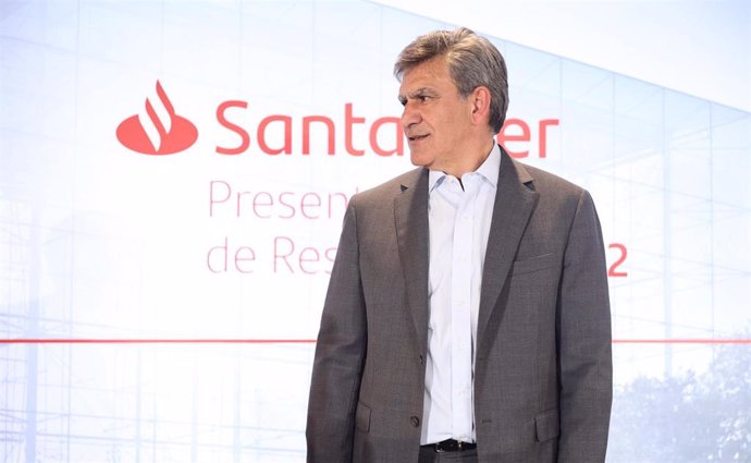 El consejero delegado de Santander, José Antonio Álvarez, posa en una rueda de prensa para presentar los resultados del primer trimestre de 2022, en Ciudad Grupo Santander, a 26 de abril de 2022, en Boadilla del Monte, Madrid (España). 