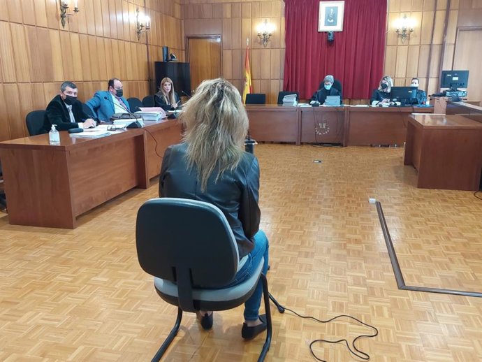 La acusada declara en la Audiencia Provincial de Murcia
