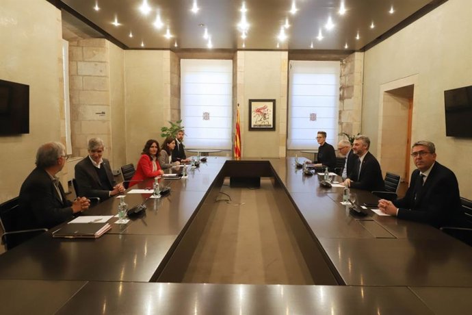 La consellera Laura Vilagr, el conseller de Salut i representants de la Generalitat es reuneixen amb una delegació del govern del cantó de Sarajevo encapalada pel seu primer ministre, Edin Forto.
