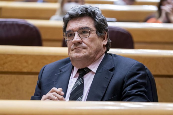 El ministro de Inclusión, Seguridad Social y Migraciones, José Luis Escrivá, en una sesión de control al Gobierno en el Senado, a 26 de abril de 2022, en Madrid (España).