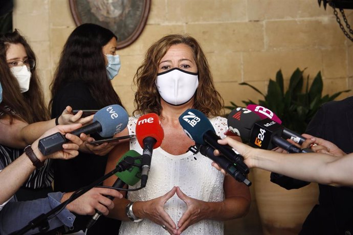 Archivo - La presidenta del Govern de Baleares, Francina Armengol, ofrece declaraciones a los medios de comunicación. Archivo.