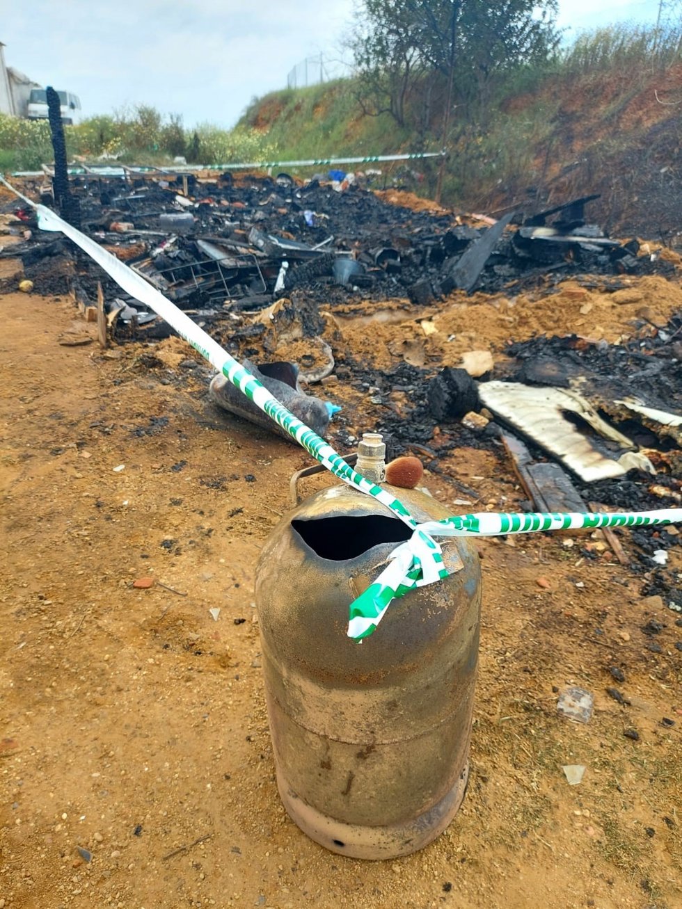 Lugar del incendio en el asentamiento de Lepe.