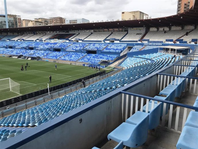 Estadio de La Romareda con las gradas en primer plano
