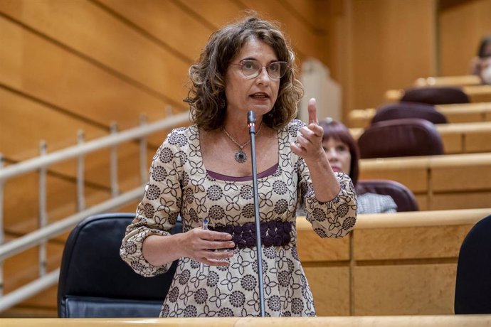La ministra de Hacienda, María Jesús Montero, interviene en una sesión de control al Gobierno en el Senado