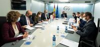 El PP se plantea llevar el plan económico de Feijóo a los ayuntamientos y Parlamentos autonómicos a través de mociones