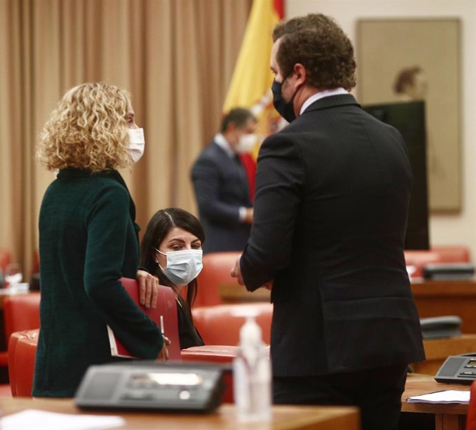 Archivo - La presidenta del Congreso, Meritxell Batet y el portavoz parlamentario de Vox, Iván Espinosa de los Monteros en la Sala Constitucional del Congreso de los Diputados.