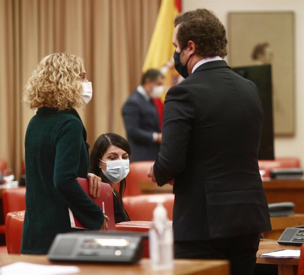 Archivo - La presidenta del Congreso, Meritxell Batet y el portavoz parlamentario de Vox, Iván Espinosa de los Monteros en la Sala Constitucional del Congreso de los Diputados.