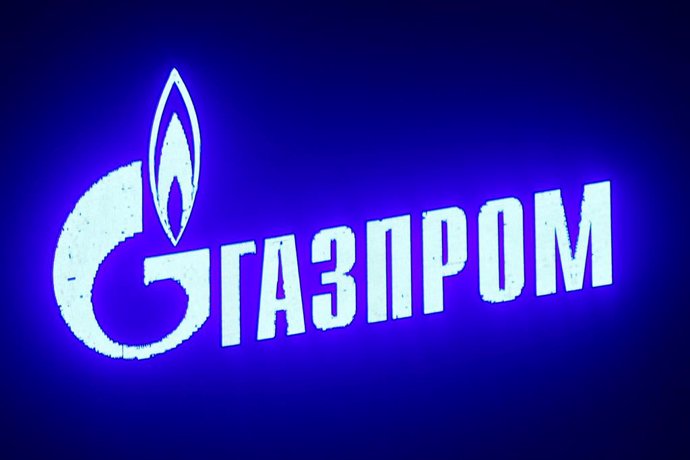 Archivo - FILED - 08 March 2022, Russia, Saint Petersburg: The logo of energy company Gazprom is seen on a plant of the Russian state-owned company in Saint Petersburg. Russia's Gazprom has resumed gas exports to China via the Power of Siberia pipeline,