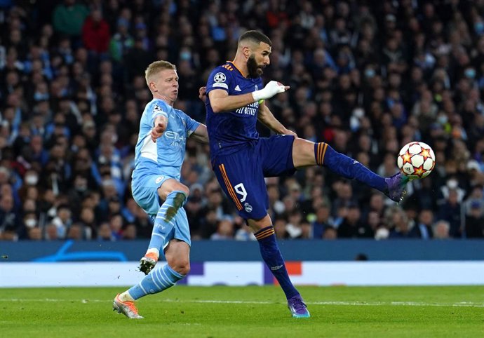 26 April 2022, United Kingdom, Manchester: Real Madrid's Karim Benzema scores his side's first goal during the UEFA Champions League Semi Final, First Leg, soccer match between Manchester City and Real Madrid  at the Etihad Stadium. Photo: Martin Ricket