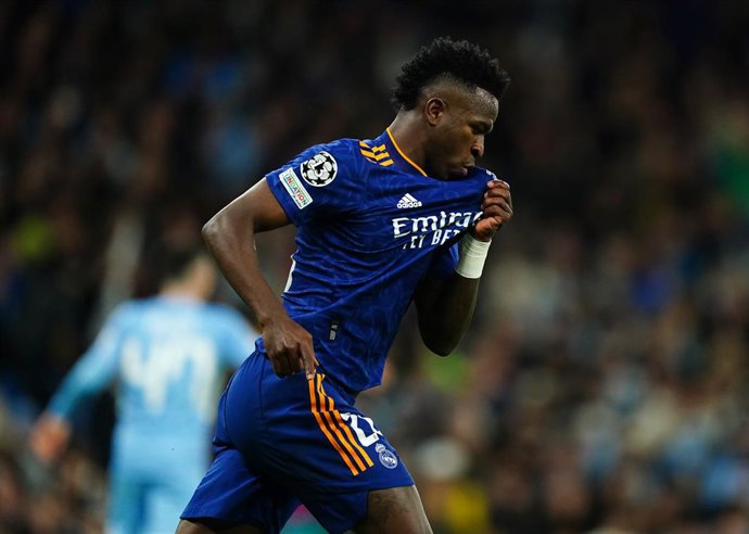 26 April 2022, United Kingdom, Manchester: Real Madrid's Vinicius Junior celebrates scoring his side's second goal during the UEFA Champions League Semi Final, First Leg, soccer match between Manchester City and Real Madrid  at the Etihad Stadium. Photo