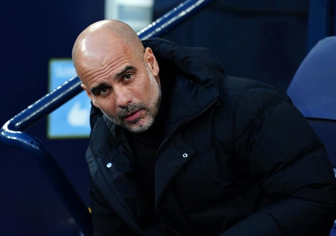 26 April 2022, United Kingdom, Manchester: Manchester City manager Pep Guardiola before the start of the UEFA Champions League Semi Final, First Leg, soccer match between Manchester City and Real Madrid  at the Etihad Stadium. Photo: Martin Rickett/PA W