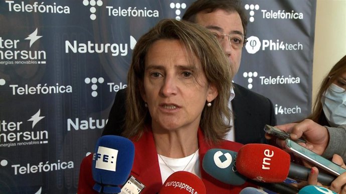 La ministra de Transición Ecológica, Teresa Ribera, atiende a los medios en Cáceres tras participar en el foro 'Futuribles'