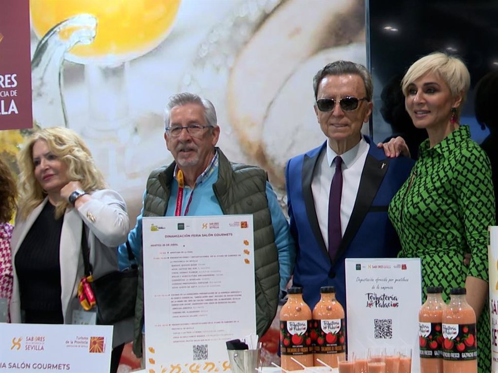 Mari Carmen Ortega Cano, su marido Aniceto, José Ortega Cano y Ana María Aldón en la presentación del gazpacho del que es imagen la andaluza
