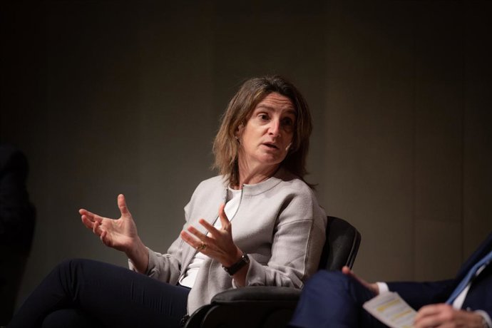 La vicepresidenta tercera y ministra para la Transición Ecológica, Teresa Ribera, interviene en la clausura de la segunda edición de las jornadas React, en el Disseny Hub Barcelona, a 1 de abril de 2022, en Barcelona, Cataluña (España). En esta segunda 