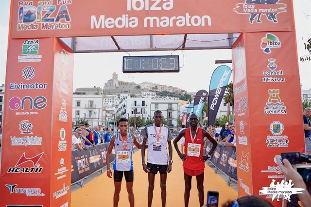 Podio del Ibiza Media Maratón de 2021.