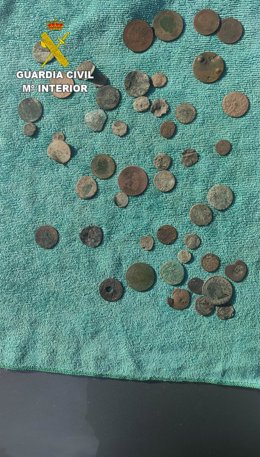 Monedas antiguas expoliadas.