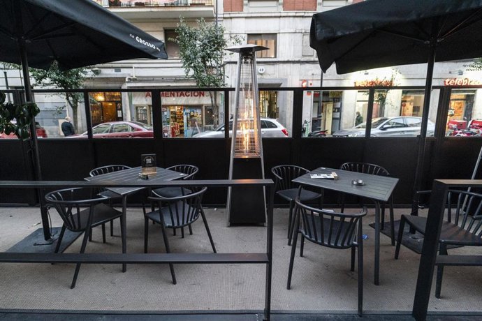 Archivo - Una terraza en la calle de Gaztambide 