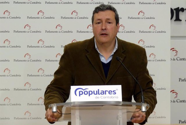 El portavoz del PP en el Parlamento de Cantabria, Íñigo Fernández