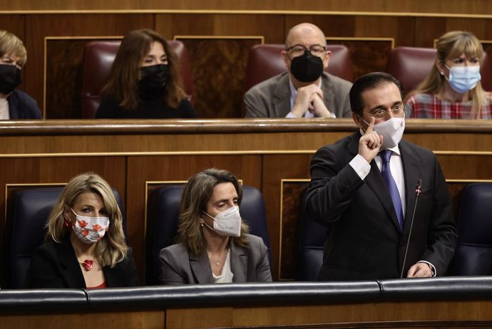 Archivo - El ministro de Asuntos Exteriores, Unión Europea y Cooperación, José Manuel Albares, interviene en una sesión plenaria en el Congreso de los Diputados, a 23 de marzo de 2022, en Madrid (España). El pleno está marcado sobre las cuestiones relac