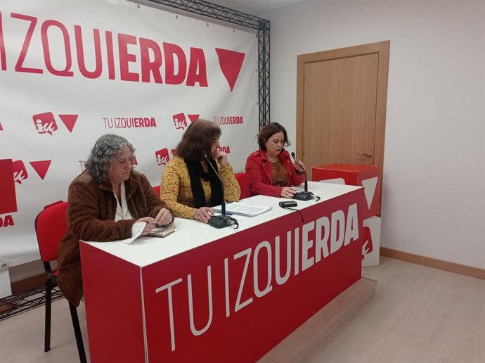 Henar Moreno, junto a trabajadoras del sector de Ayuda a Domicilio