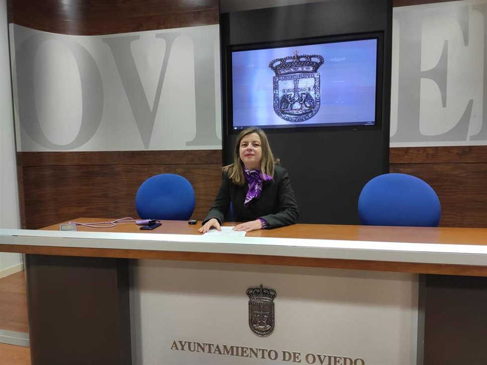 Archivo - La portavoz de Somos Oviedo, Ana Taboada, en rueda de prensa.