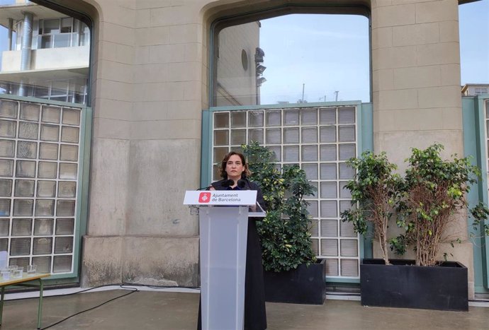 La alcaldesa de Barcelona, Ada Colau, en rueda de prensa.