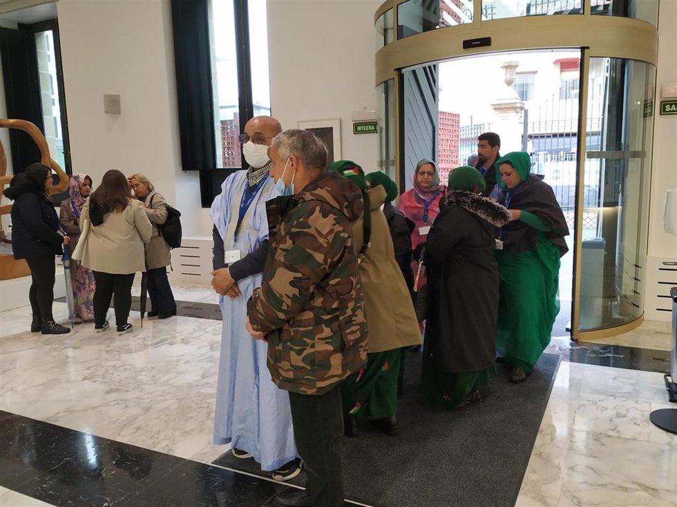 Llegada de una delegación del Frente Polisario en la CAV a la Cámara vasca
