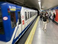 Metro retira el 10% de los trenes en circulación por la subida de la luz