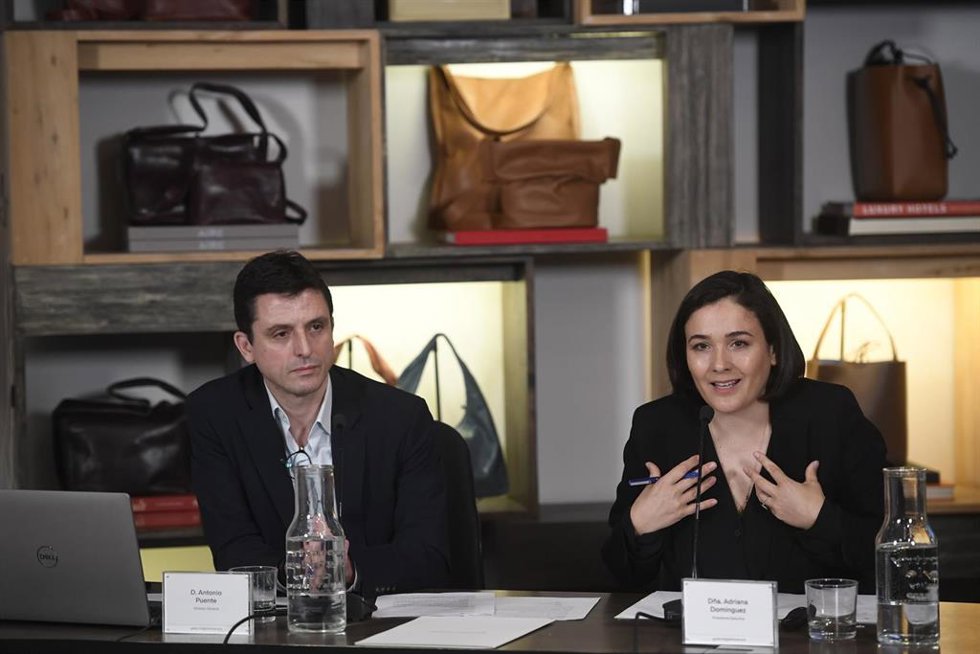 La presidenta de Adolfo Domínguez, Adriana Domínguez, y el director general, Antonio Puente