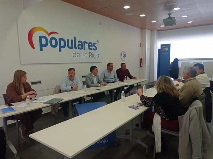 Reunión del PP con ganaderos para analizar la situación del sector porcino