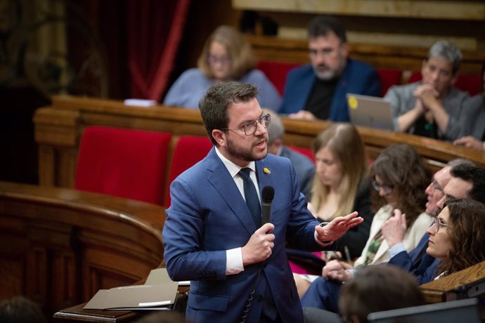 El presidente de la Generalitat, Pere Aragons, en la sesión de control al Govern en el pleno del Parlament.