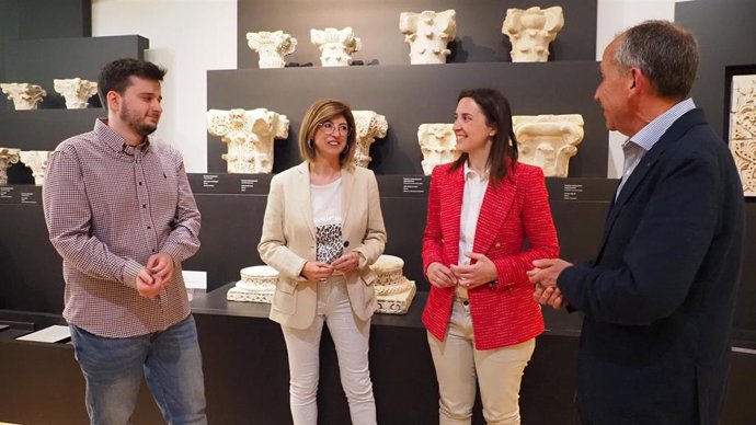 Autoridades en el Museo Arqueológico.