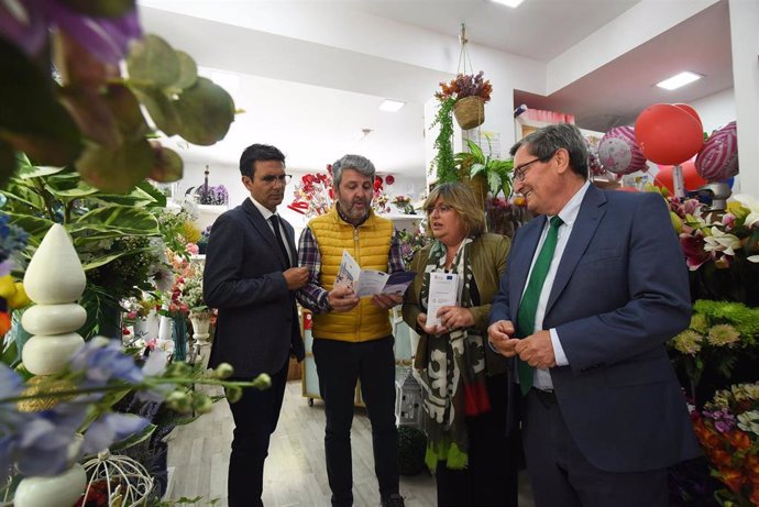 Visita de Ayuntamiento y Diputación de Granada a la Chana