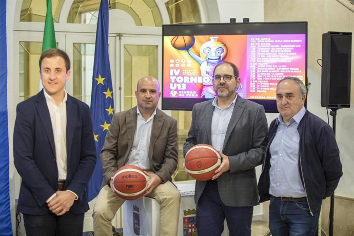 Vera presenta el IV Torneo Nacional de Baloncesto U13 'Ciudad de Vera' de la mano de Diputación