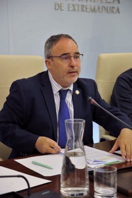 El director general de Turismo, Francisco Martín Simón, comparece en la Asamblea