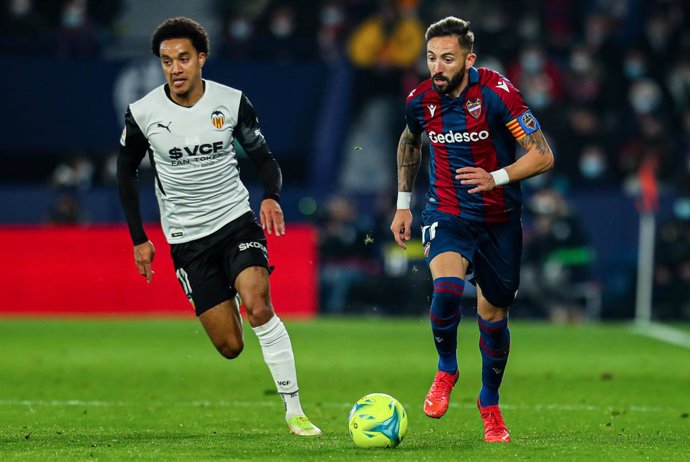 Archivo - Jose Luis Morales of Levante UD and Helder Costa of Valencia in action during the Santander League match between Levante UD and Valencia CF at the Ciutat de Valencia Stadium on December 20, 2021, in Valencia, Spain.