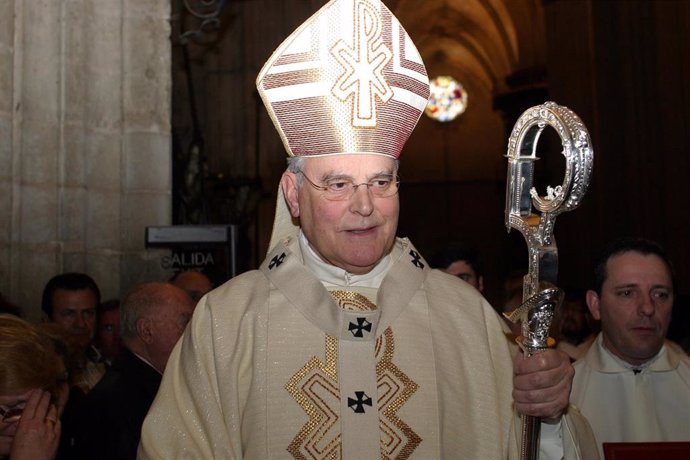 Archivo - Carlos Amigo Vallejo, arzobispo emérito de Sevilla, en foto de archivo.