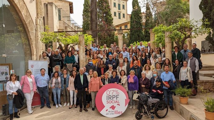Presentación de la campaña 'Ahora más que nunca marca la X solidaria en tu declaración del IRPF' en Baleares.