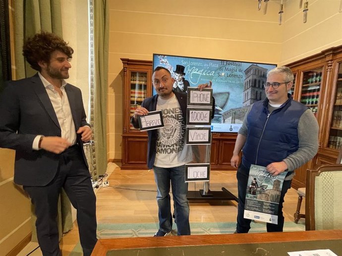 Presenación de la programación de magia en San Lorenzo.