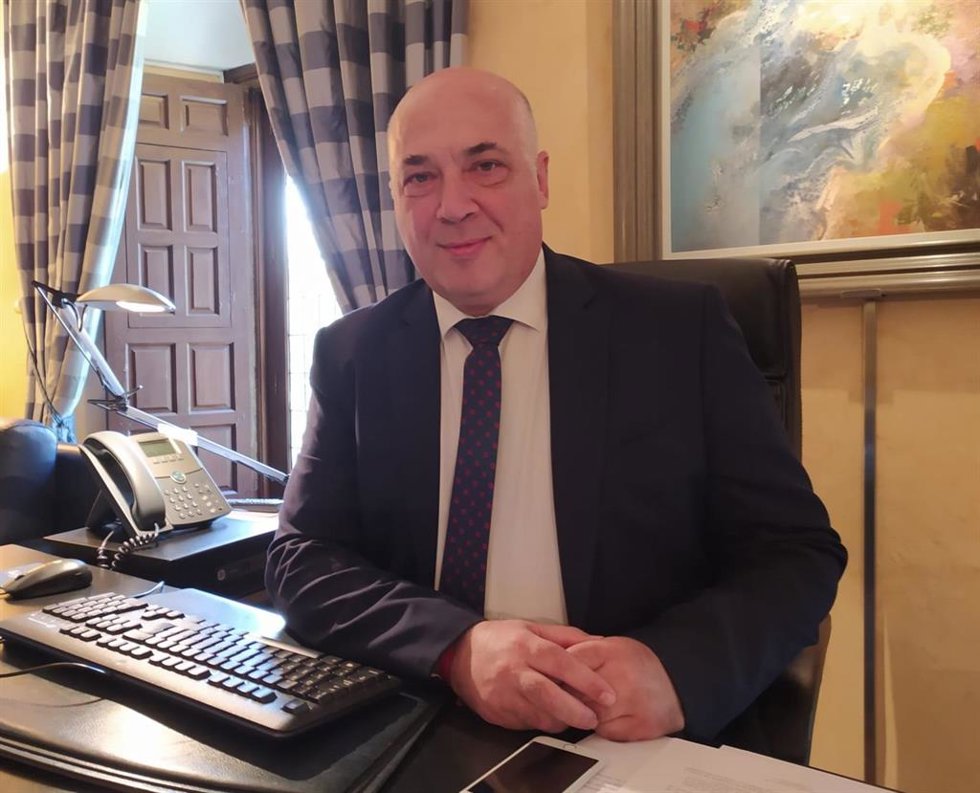 Archivo - El presidente de la Diputación de Córdoba, Antonio Ruiz, en su despacho.