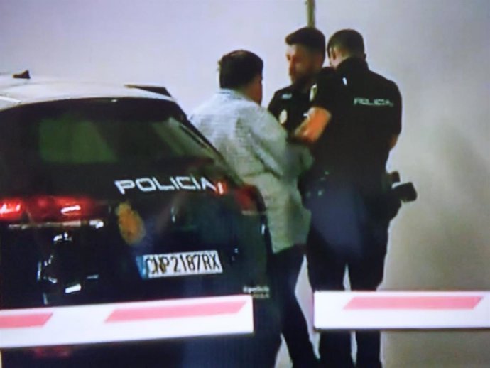 Archivo - EL EMPRESARIO EVARISTO GONZÁLEZ LLEGA A LOS JUZGADOS DE LA LAGUNA